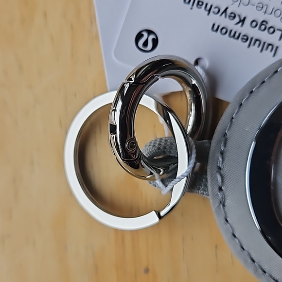 LULULEMON LOGO KEYCHAIN - Picture 3 of 10